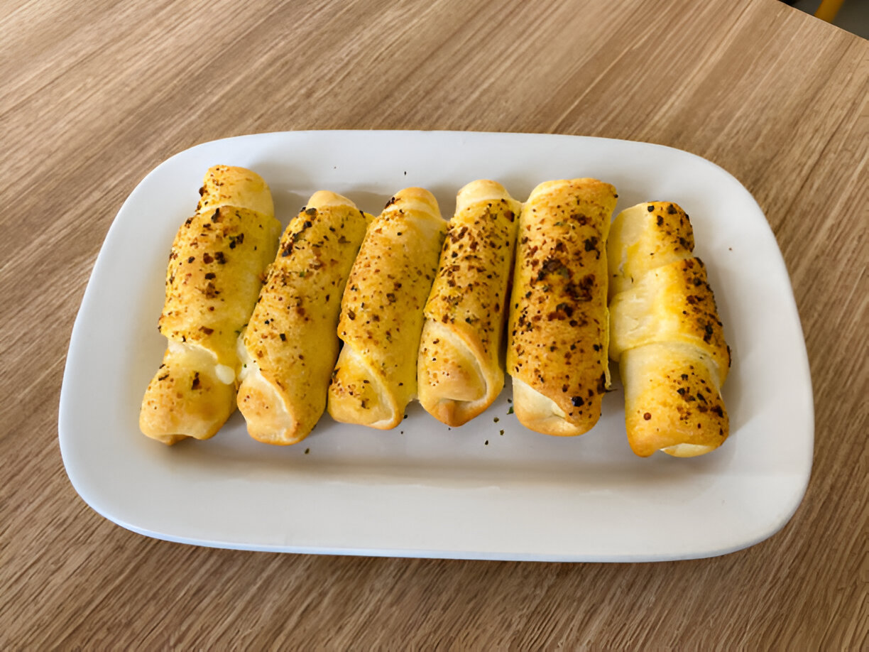 cheesy garlic breadsticks